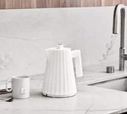 Bouilloire électrique 1L Plissé Blanche - ALESSI -Magasin D'Électroménager alessi bouilloire g2 2