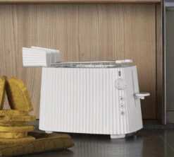 Grille-Pain électrique - 2 Fentes - Blanc Plissé- Alessi 6 Grille-Pain électrique - 2 Fentes - Blanc Plissé- Alessi -Magasin D'Électroménager alessi grille pain lifestyle 1