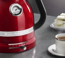 Bouilloire KitchenAid Rouge Pomme D'Amour 1,5L - 5KEK1522ECA + Offre Cadeau -Magasin D'Électroménager bouil rouge kit