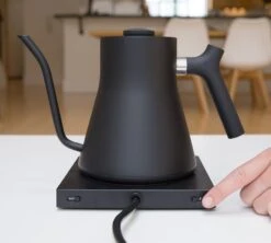 Bouilloire Stagg EKG Noir 90 Cl Col De Cygne - FELLOW -Magasin D'Électroménager bouilelec noir2