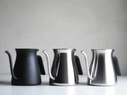 Bouilloire Traditionnelle Pour Over Mat 90 Cl Col De Cygne - KINTO -Magasin D'Électroménager bouilloires kinto kettle pour over
