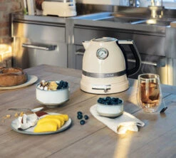 Bouilloire KitchenAid Crème 1,5L - 5KEK1522ECA + Offre Cadeau 5 Bouilloire KitchenAid Crème 1,5L - 5KEK1522ECA + Offre Cadeau -Magasin D'Électroménager kitchenaid creme 3 1
