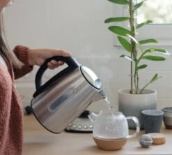 Bouilloire Kottea KT102 Température Réglable Inox 1.7L + 2 Verres Mila 25 Cl -Magasin D'Électroménager kottea kt102 2