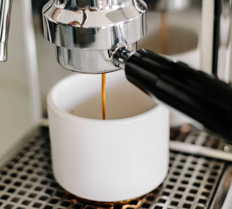 Tasse à Cappuccino - Monty Milk Art Noir Mat 19 Cl - FELLOW 4 Tasse à Cappuccino - Monty Milk Art Noir Mat 19 Cl - FELLOW – Image 4