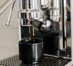 Tasse à Cappuccino - Monty Milk Art Blanc Mat 19 Cl - FELLOW 14 Tasse à Cappuccino - Monty Milk Art Blanc Mat 19 Cl - FELLOW -Magasin D'Électroménager lifestyle3 1