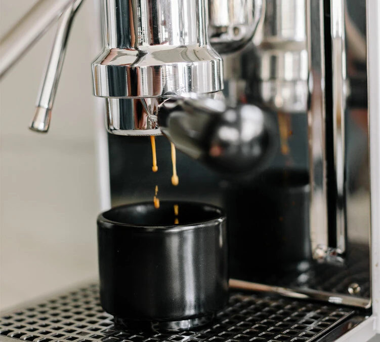 Tasse à Cappuccino - Monty Milk Art Noir Mat 19 Cl - FELLOW 5 Tasse à Cappuccino - Monty Milk Art Noir Mat 19 Cl - FELLOW – Image 5