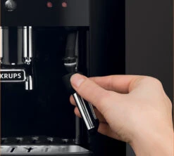 KRUPS Arabica Deluxe Edition YY3072FD -Magasin D'Électroménager machine a cafe krups yy3072fd buse