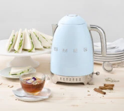 Bouilloire SMEG KLF04PBEU Bleu Azur - Température Réglable + Offre Cadeau -Magasin D'Électroménager smeg ba 2