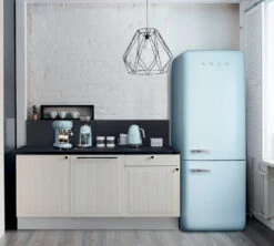 Bouilloire SMEG KLF04PBEU Bleu Azur - Température Réglable + Offre Cadeau -Magasin D'Électroménager smeg bleu azur 1