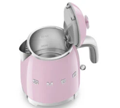 Mini Bouilloire Rose KLF05PKEU 0,8 L - SMEG + Offre Cadeau 15 Mini Bouilloire Rose KLF05PKEU 0,8 L - SMEG + Offre Cadeau -Magasin D'Électroménager smeg minib rose4