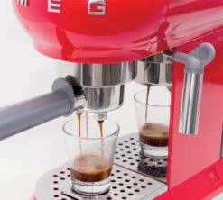 Set Petit-Déjeuner Machine Expresso ECF01RDEU Et Moulin à Café CGF01RDEU Rouge - SMEG -Magasin D'Électroménager smeg pack rouge 3